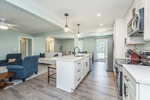 Fridge, microwave, oven, stovetop - 10 Mins to Sullivan's Island w/Fenced Backyard, Cozy Mt. P Ranch (Mount Pleasant)