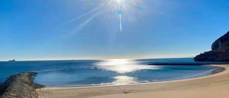 En la playa, toallas de playa