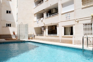 Pool - Modern and Cozy Apartment Just Steps From Los Locos Beach (Torrevieja)