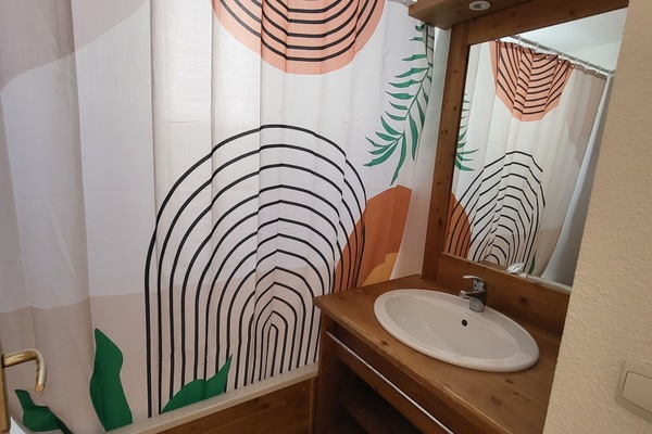 Dusche, Haartrockner, Toilettenpapier