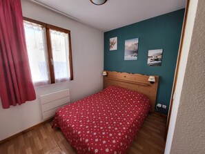 3 habitaciones, tabla de planchar con plancha, cuna de viaje y wifi