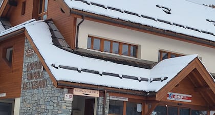 APARTMENT AT THE FOOT OF THE SLOPES TOURIST RESIDENCE SWIMMING POOL FAMILY RESORT