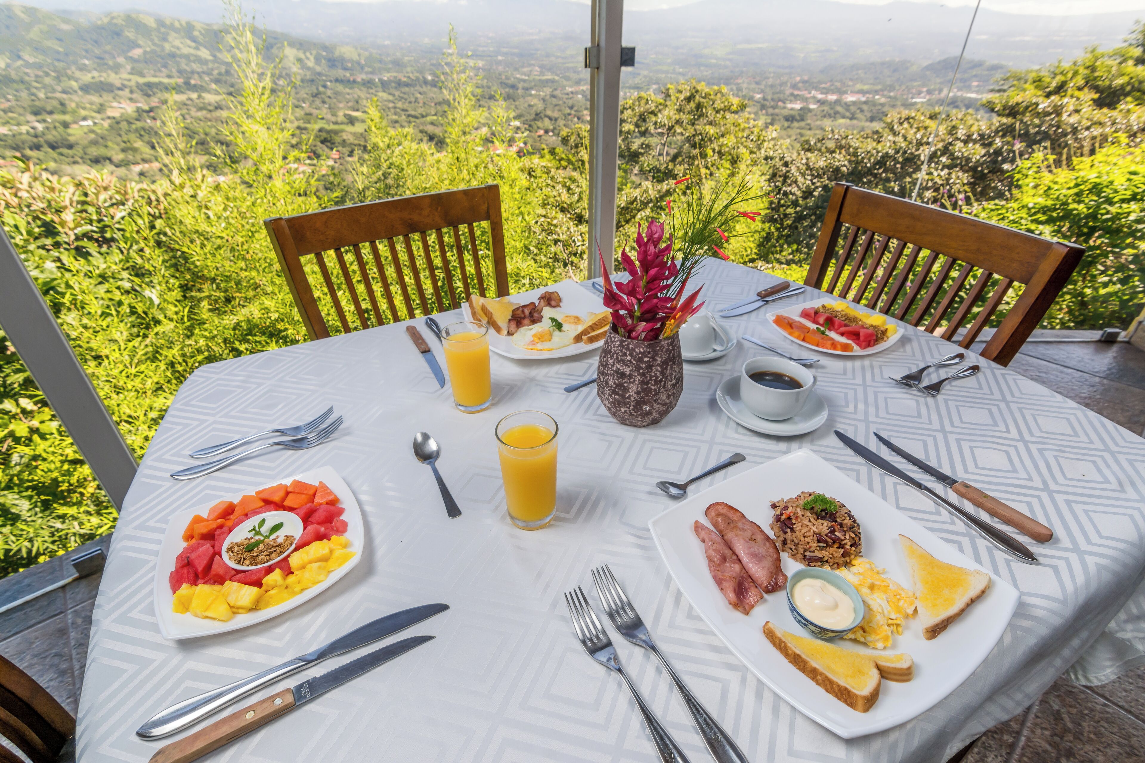 Petit déjeuner complet servi tous les jours en supplément