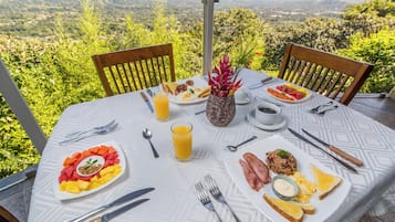 Petit déjeuner complet servi tous les jours en supplément