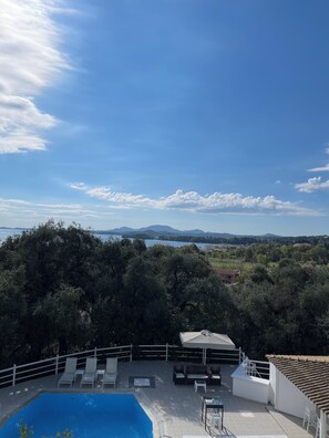 Seasonal outdoor pool, open 8:00 AM to 8:00 PM, sun loungers - Olga's Sea View Studios -500m from Ipsos (Corfu)