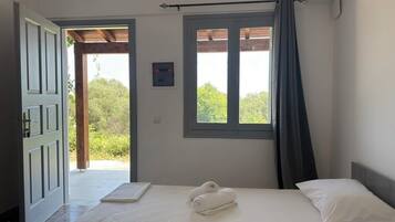 Standard Studio, Multiple Beds, Balcony, Vineyard View | Premium bedding, memory foam beds, laptop workspace, free WiFi