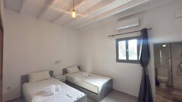 Estúdio standard, terraço, vista para o jardim | Roupas de cama premium