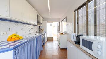 Microwave, dishwasher, coffee/tea maker, cookware/dishes/utensils