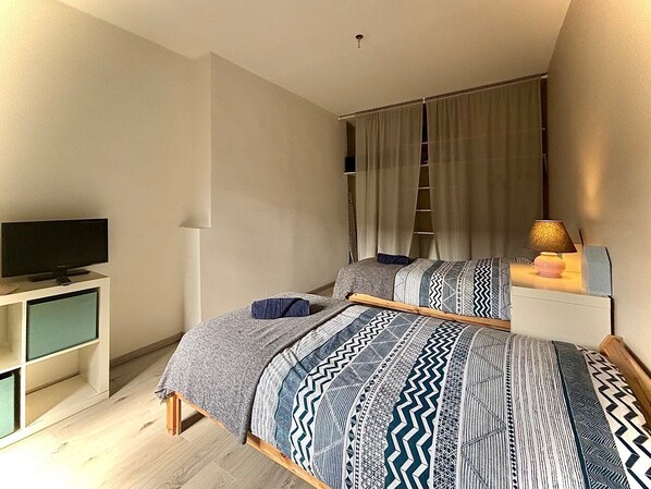 2 bedrooms, iron/ironing board, Internet, bed sheets