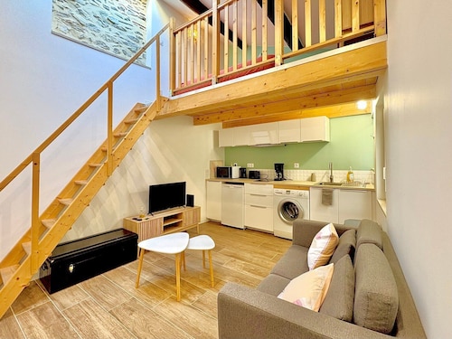 Studio climatisé avec cour privée et vrai lit