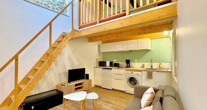 Studio climatisé avec cour privée et vrai lit