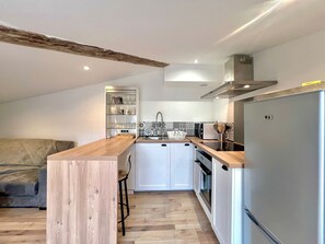 Fridge, microwave, oven, coffee/tea maker