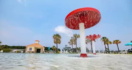 Madisynâs Manor - Luxe Comfort + Style
Pet Friendly & Amazing Pools