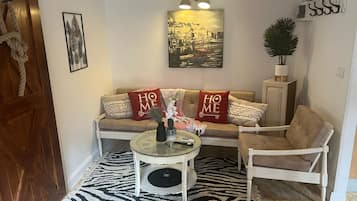 Apartment | Living area | Flat-screen TV