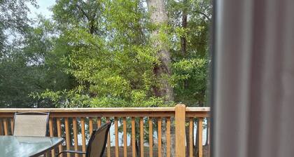 Lake front with dock & covered slip on Lake Hartwell. The Reese Retreat!