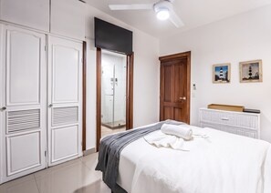 3 habitaciones, caja de seguridad en la habitación y escritorio 