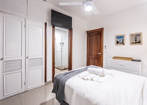 3 habitaciones, caja de seguridad en la habitación y escritorio