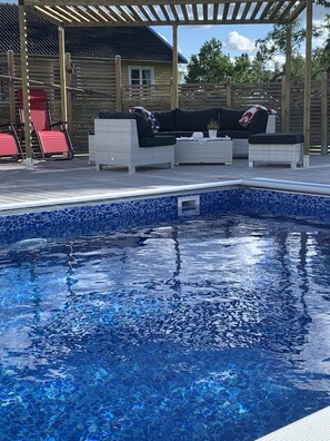 Pool - Exclusive lakeside accommodation with pool, jacuzzi & large living areas (Jönköpings län)