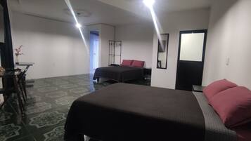 Firemannsrom – comfort, 2 dobbeltsenger | Skrivebord, skrivebord for bærbar PC og wi-fi (inkludert)