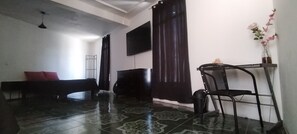 Desk, laptop workspace, free WiFi