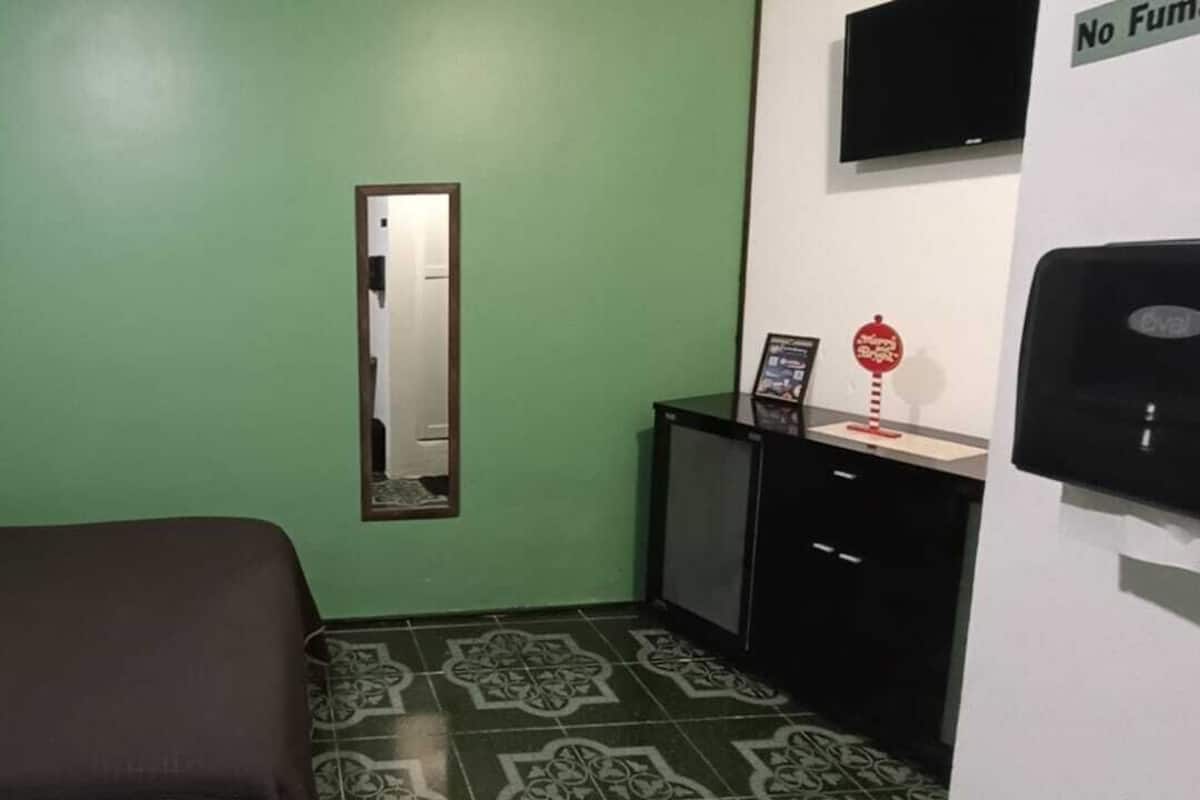 Habitación doble Confort, 1 cama matrimonial | Escritorio, espacio para trabajar con laptop y wifi gratis