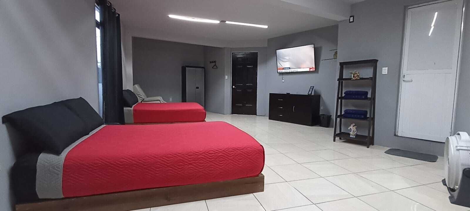 Firemannsrom – familie | Skrivebord, skrivebord for bærbar PC og wi-fi (inkludert)