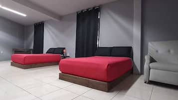 Familjerum för fyra | Skrivbord, arbetsyta för laptop och gratis wi-fi