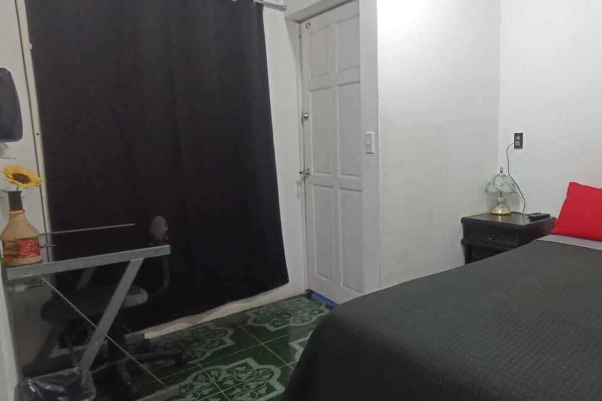 Habitación doble Confort, 1 cama matrimonial | Escritorio, espacio para trabajar con laptop y wifi gratis