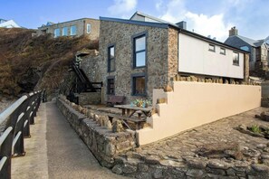 Outdoor dining - Graftons, Little Haven (Little Haven)