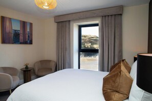 4 bedrooms, free WiFi, bed sheets