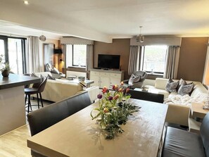 Smart TV - Graftons, Little Haven (Little Haven)