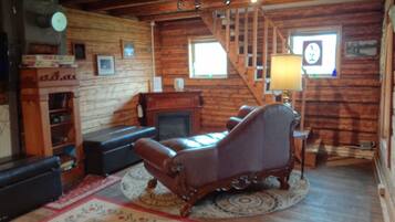 Smart-TV, Kamin, DVD-Player, Bücher