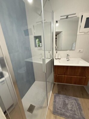 Bruser, håndklæder, Sæbe, Toiletpapir