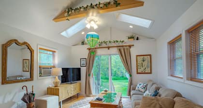 The Vibrary Inn, a Fantasy Minnewaska Escape. Minutes from Hikes and Waterfalls.