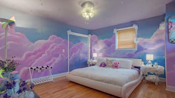 3 bedrooms, desk, iron/ironing board, travel crib