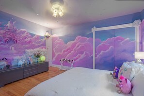 3 bedrooms, desk, iron/ironing board, travel crib