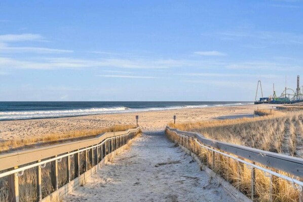 Beach nearby, sun loungers, beach towels