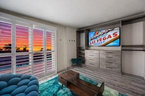 Interior - Licensed 2.5 mi to Strip BBQ Pool Kings (Las Vegas)