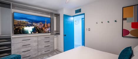 4 bedrooms, desk, iron/ironing board, WiFi