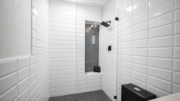 Douche, sĂšche-cheveux