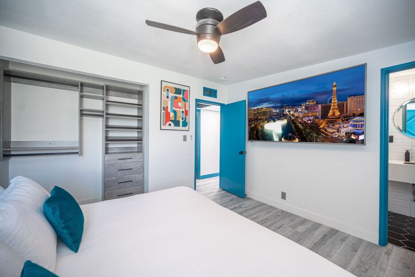 4 bedrooms, desk, iron/ironing board, WiFi