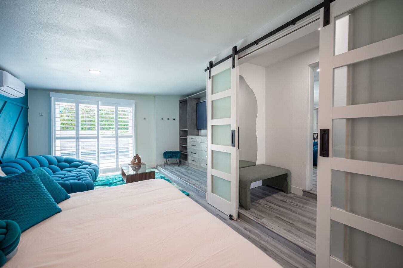 4 bedrooms, desk, iron/ironing board, WiFi