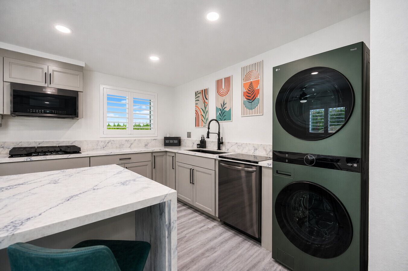 Fridge, microwave, stovetop, dishwasher