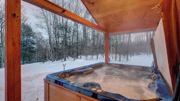 Tina de hidromasaje al aire libre