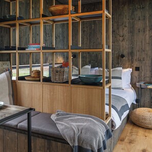 1 bedroom, desk, free WiFi, bed sheets - Luxurious Cabin at Thursford Castle, immersed in North Norfolk countryside. (Great Snoring)