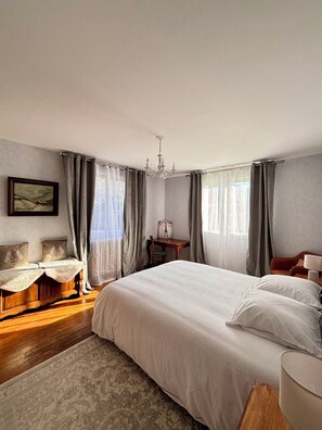 2 soveværelser, skrivebord, strygejern/strygebræt, weekendseng