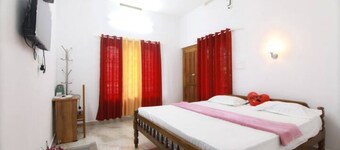 Thekkady Homes Deluxe Room 1