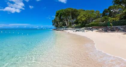 Charming Condo Sunset Palms #63 Holetown Beach pool access WiFi