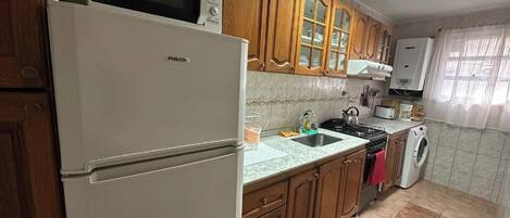 冰箱、微波炉、烤箱、烤面包机