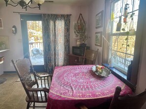 Interior - Charming 3-bedroom townhome with WiFi, back deck and fire pit. Minutes from UVA (Charlottesville)
